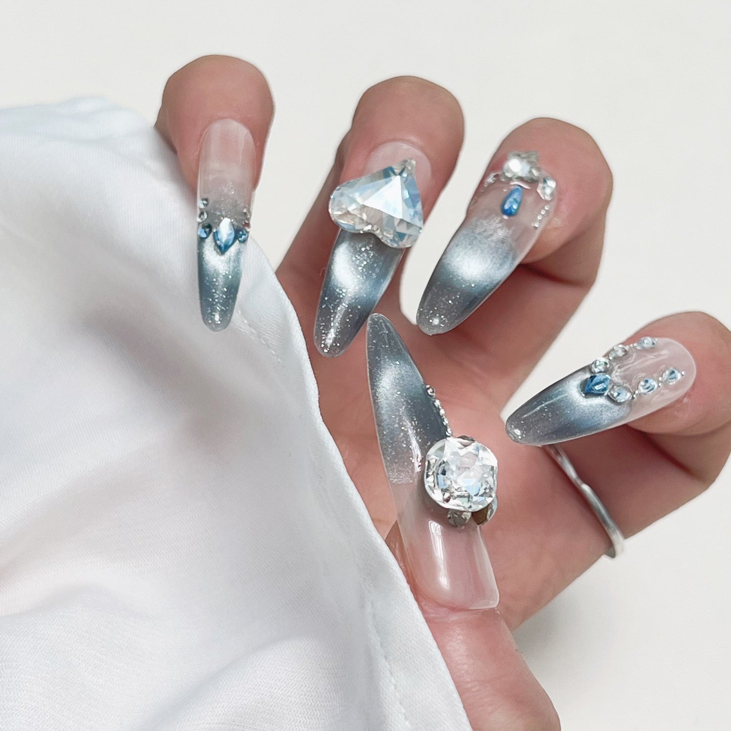 GlimmyGo Covered in Silver Press-on Nails