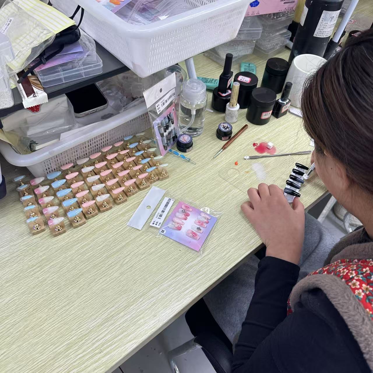 Uñas postizas de diamante morado hechas a mano